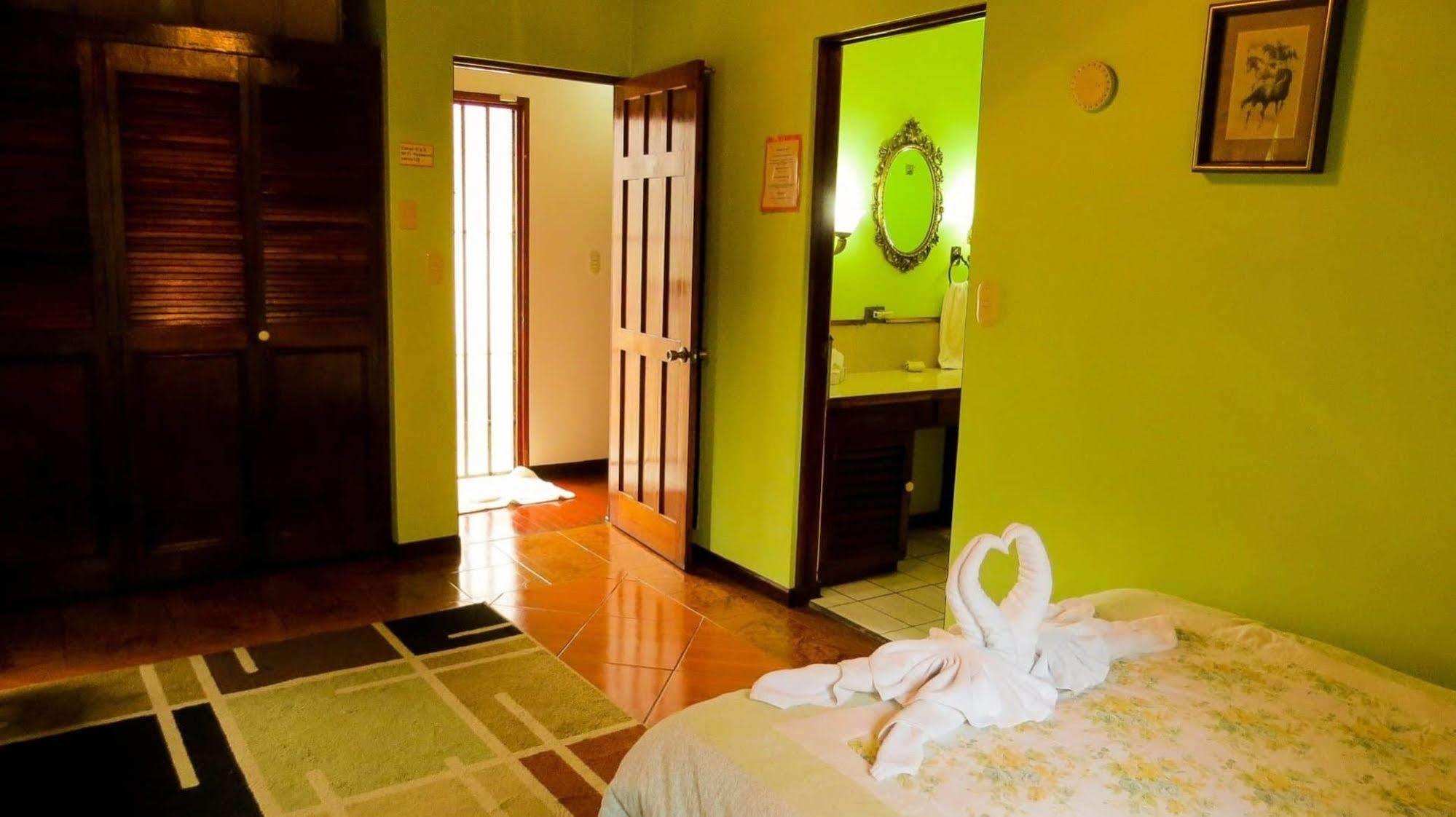 Cariari Bed & Breakfast San Jose  Exterior photo