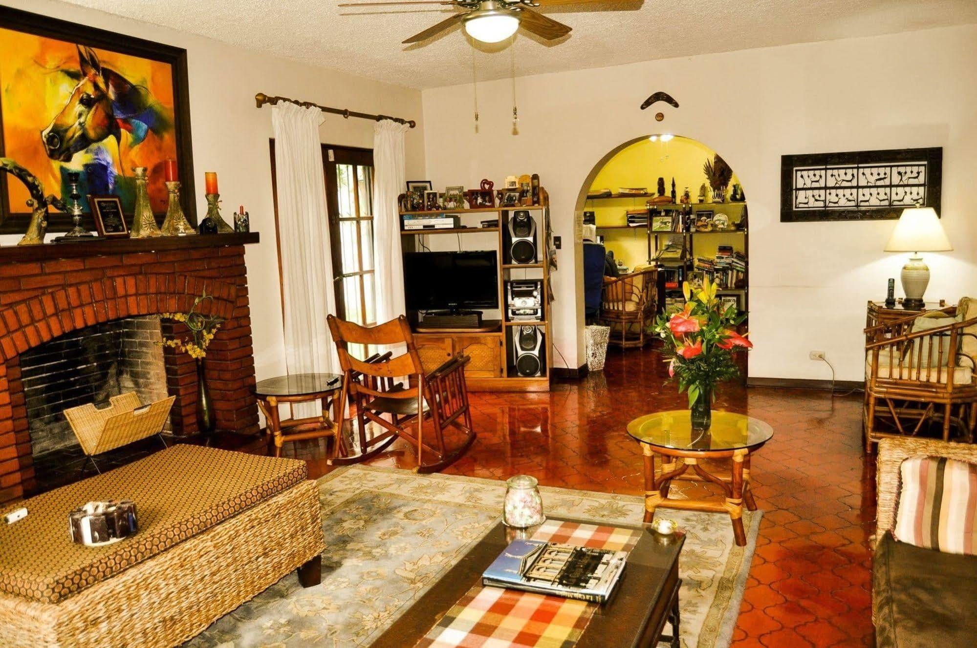 Cariari Bed & Breakfast San Jose  Exterior photo